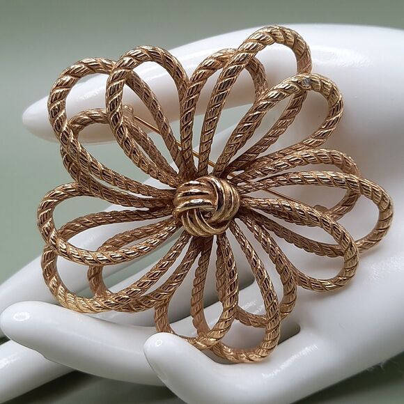 Vintage Brooch MONET Flower Rope Cord Pin, Gold Plated, 3 Inch - Picture 2 of 12